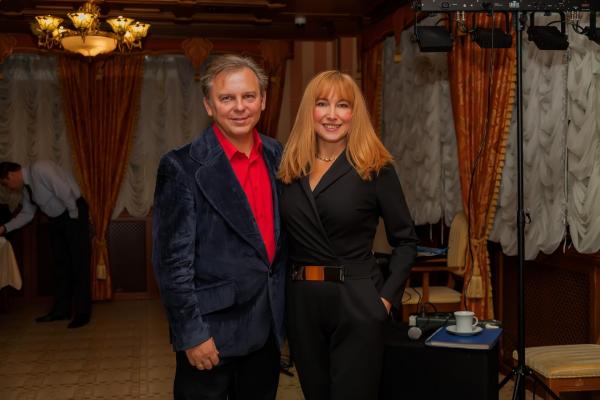 Ведущий праздника Виктор Баринов и DJ Lana успех любого праздника. — фото 5